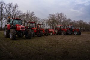 CRAWER poszerza ofertę reflektorów o nowoczesne lampy LED do starszych ciągników Case IH